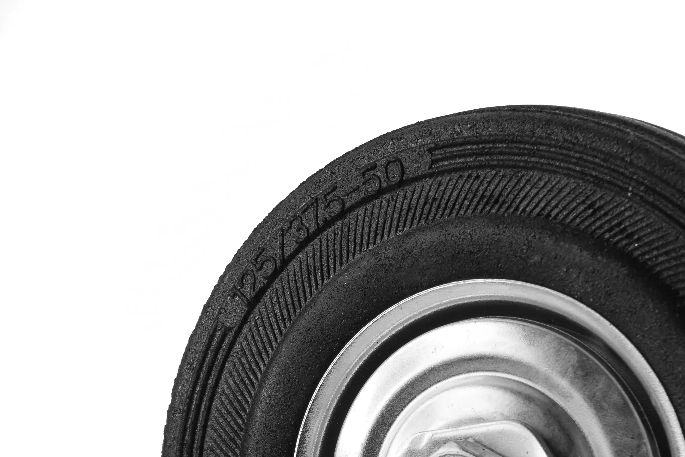 Промышленное колесо, диаметр 125мм, крепление под болт 12,5мм, поворотное, черная резина, роликовый подшипник - SCh 55